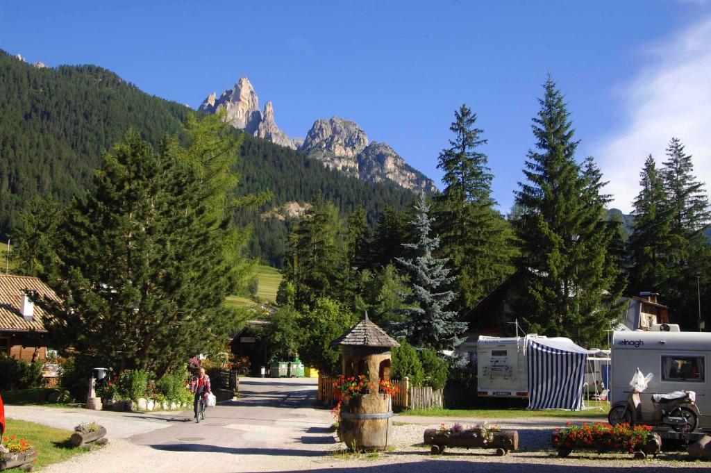 Camping Catinaccio Rosengarten Pozza di Fassa Eksteriør billede